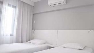 Apartamento de categoría superior con una cama doble y 2 camas individuales