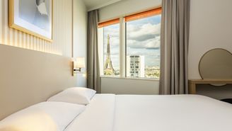 1-Zimmer-Apartment für 4 Personen mit Blick auf den Eiffelturm.