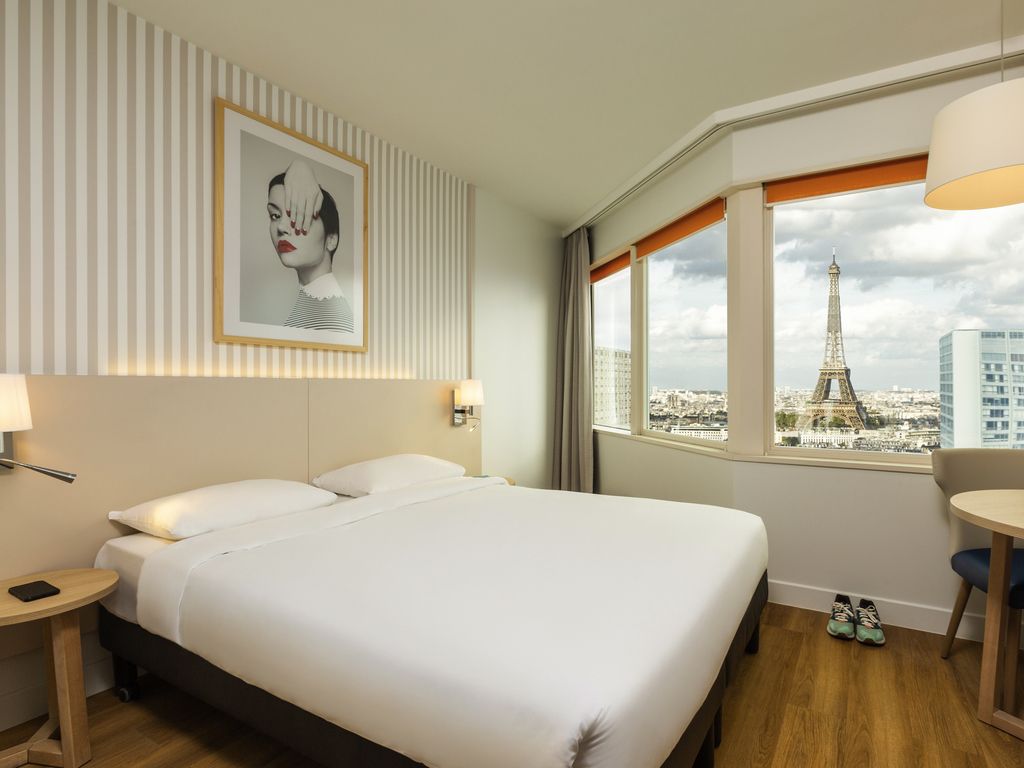 Studio for 2 people - View of the Eiffel Tower