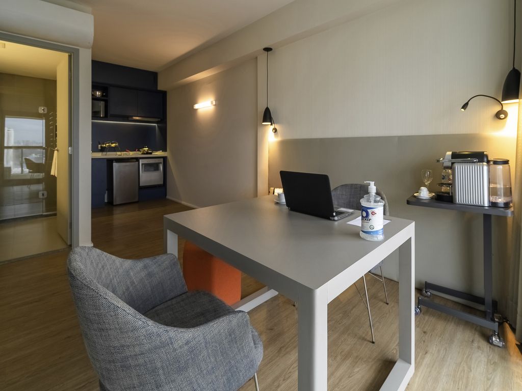 Room-Office - als Büro eingerichtetes Apartment ohne Bett