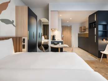 Studio élégant pour 4 personnes avec 1 lit double et 2 lits simples ou 4 lits simples